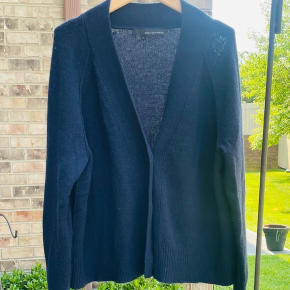 360CASHMERE Cardigan Navy 💯% Cashmere Featherlight V-Neck Big Buttons Sz L - Picture 1 of 4